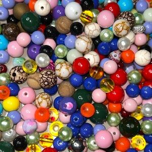 100 mixed bead lot— acrylic, wood, pearl, glass and gemstones- style round beads
